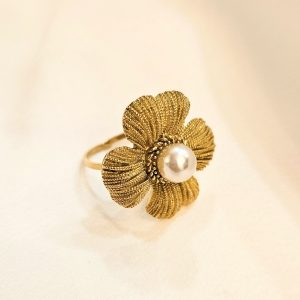 Bague Acier Doré Grande Fleur et Perle
