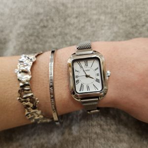 Montre rectangulaire maille milanaise argenté