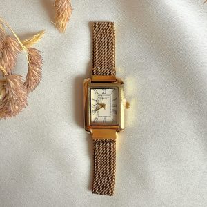 Montre rectangulaire maille milanaise