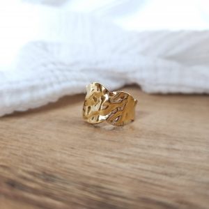 Bague effet martelé or fondu