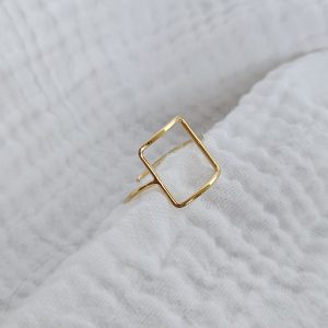 Bague grand carré fin