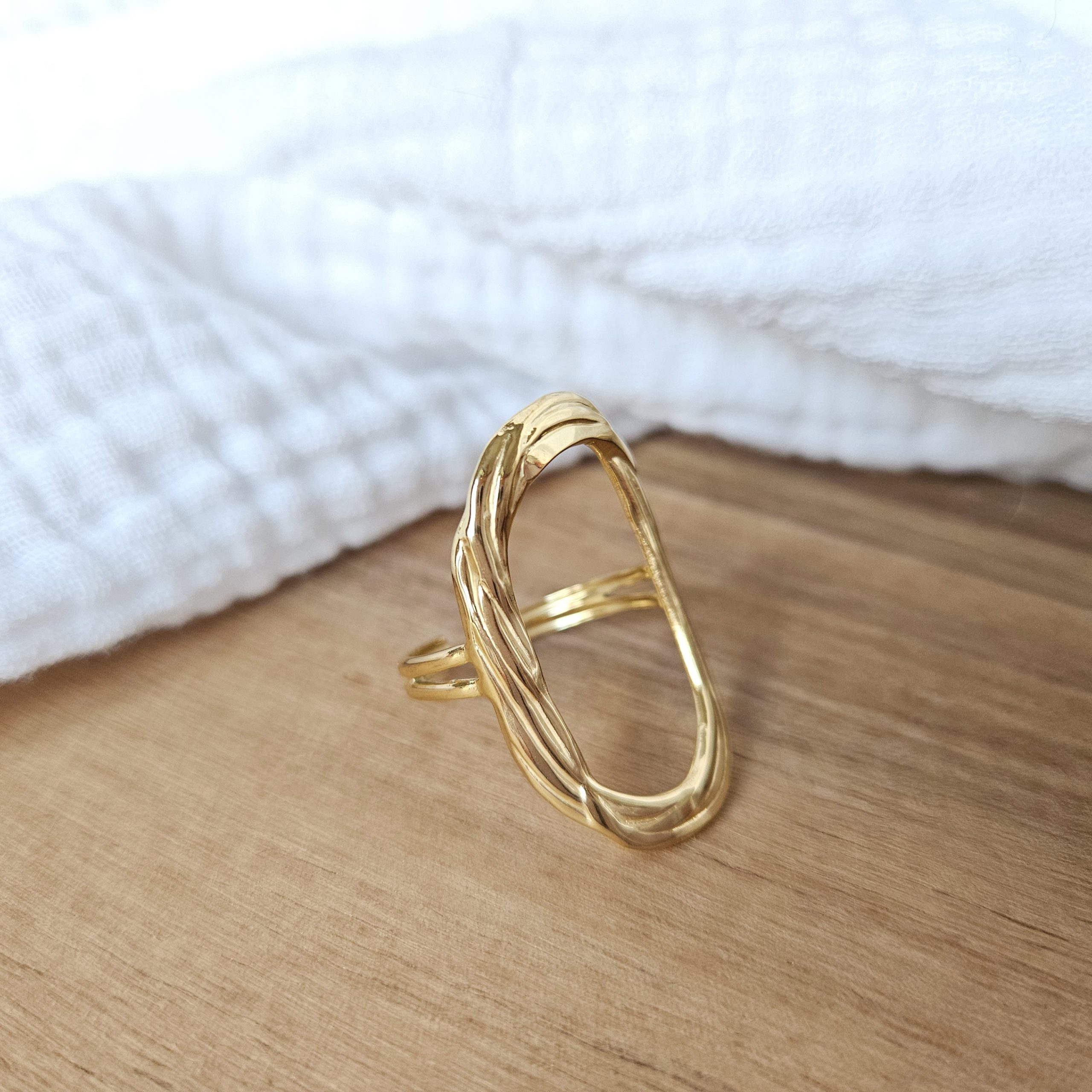 Bague ovale or fondu